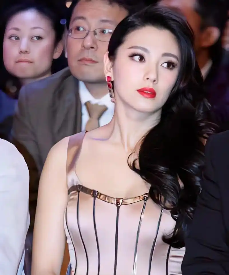 张雨绮早期的照片,天涯社区最火的女明星之一.