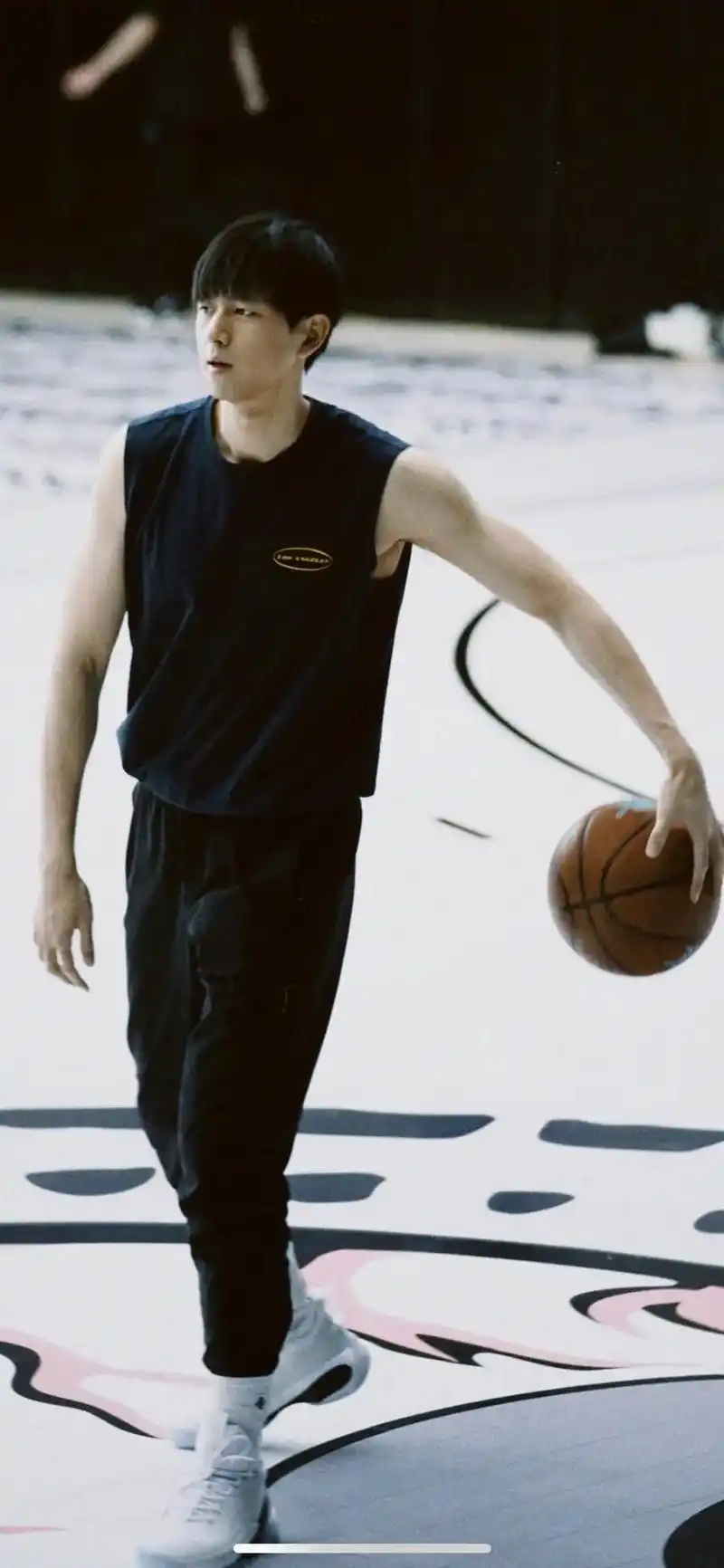 李现 这个肌肉线条这个胸肌我可以…000000#肌肉 #胸 - 抖音