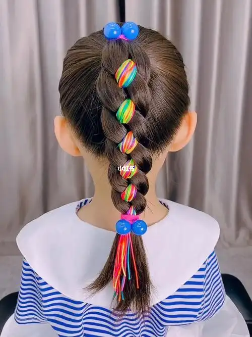 好炫彩的辫子#儿童编发  #彩绳编发  #热门