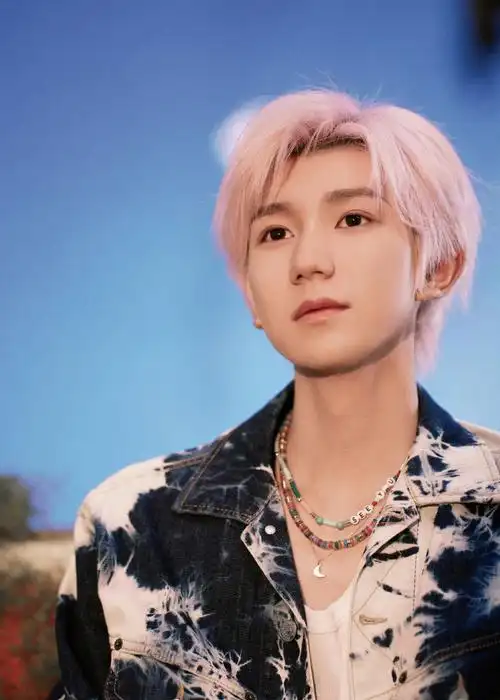 tfboys为王源下个路口打call##王源限定粉发mv