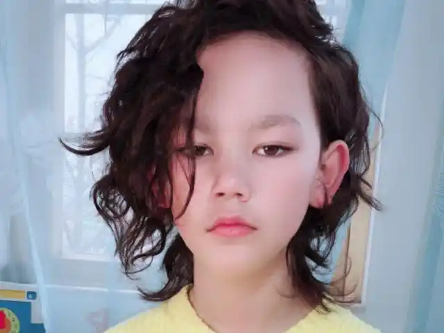 都说哈琳与妈妈长得像,直到看见周泽西和妈妈,才知啥是粘贴复制