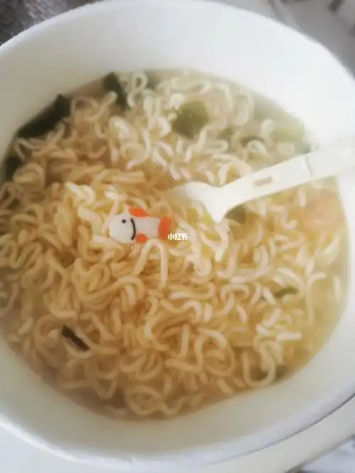 康师傅海鲜面加了小鱼