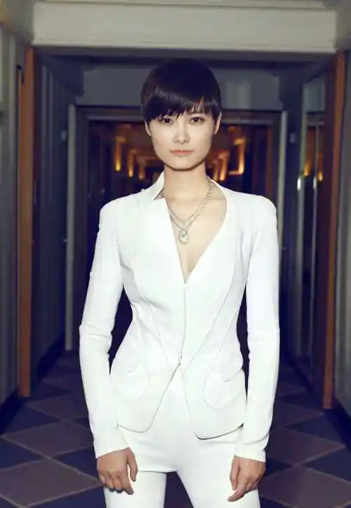 女神| 李宇春:露个事业线告诉你,姐是女神不是春哥!