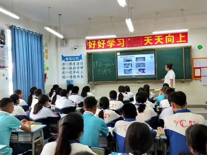 叶城县第八中学高二学生努尔则巴·肉孜说:"身为一名高中生,应牢记