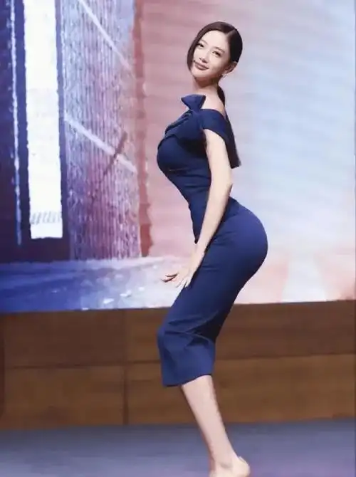 艾尚真:中国第一黄金比例身材,火辣性感撩人!