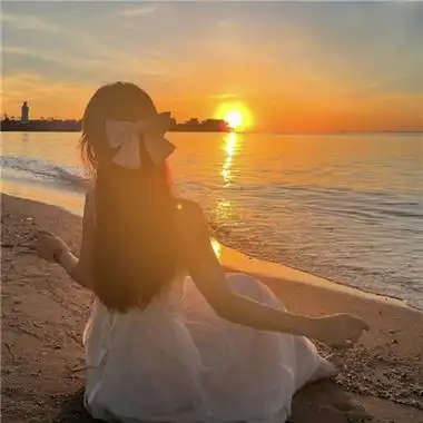 慵懒偏冷淡风温柔女生好看头像 韩系气质高冷的魅力女生头像_女生头像