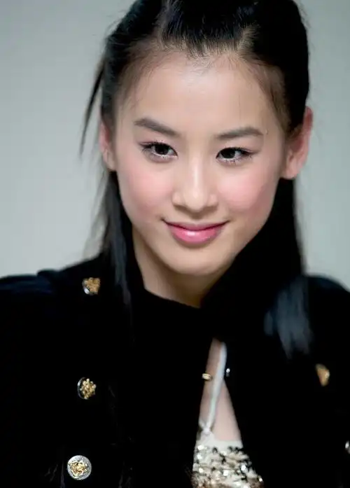 年轻时候的黄圣依,很青涩的一个邻家小姑娘