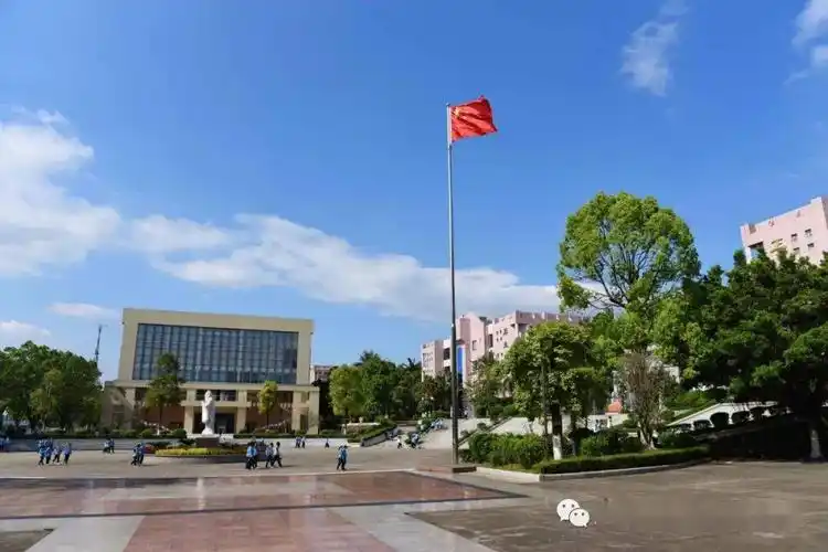 正德浇铸人生基石厚生化育社稷人才广东番禺中学教育集团南村中学欢迎