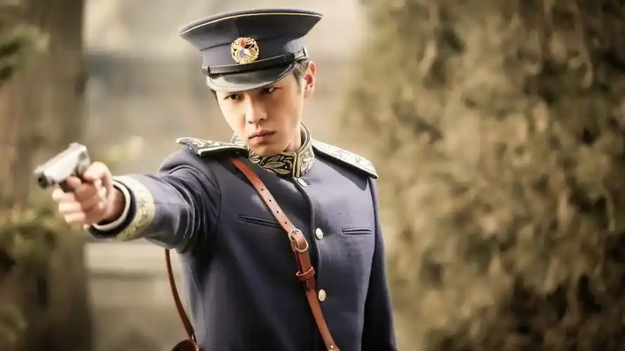 《烈火军校》许凯军装造型帅到没朋友 盘点10位军转男星谁才是军装