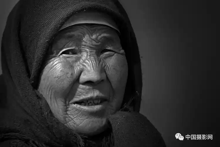 陈老太沧桑的面孔,期待的目光.