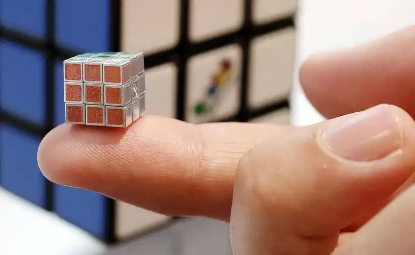 日本东京世界上最小魔方亮相定价近两千美元