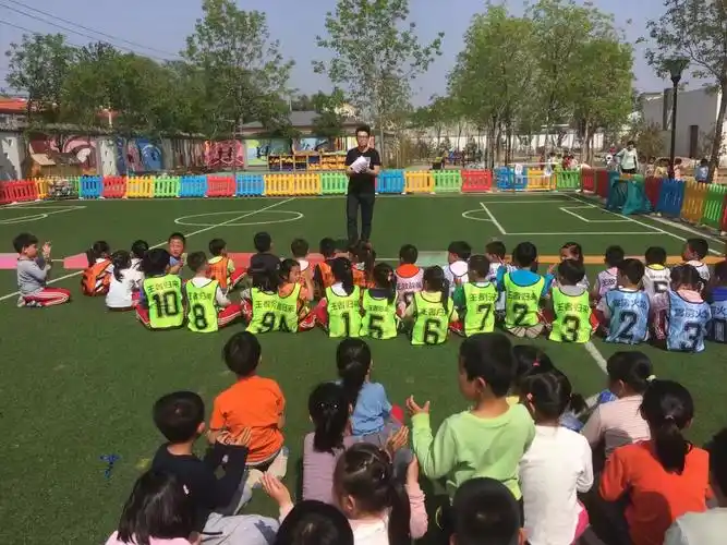 4月26日的第一场比赛,在酷酷的李老师宣布中,杨镇中心幼儿园首届幼儿