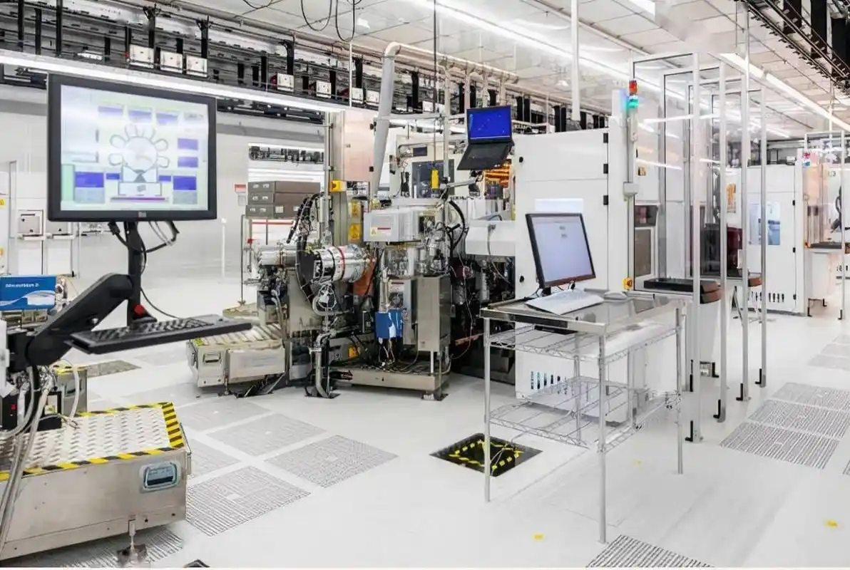 高度自动化,这家芯片厂只要10名员工