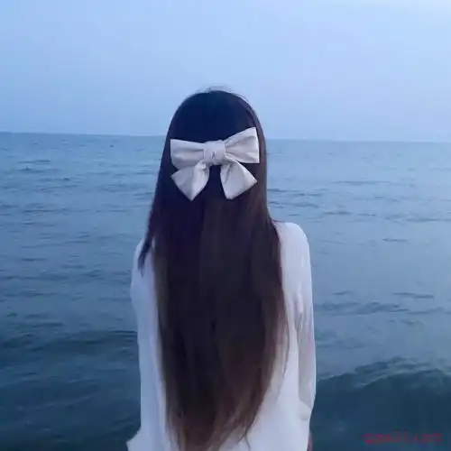 女生头像清新背影海边也有几张不是背影的