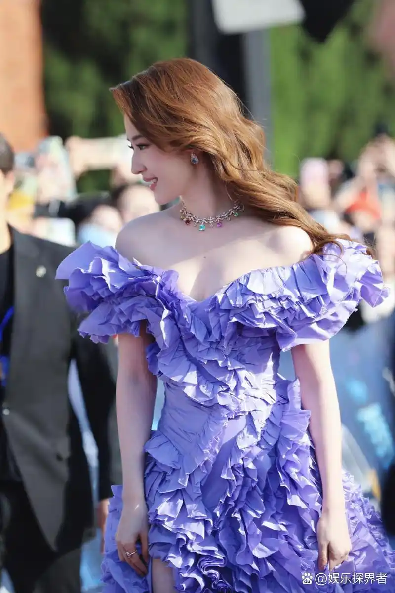 刘亦菲的魅力,不仅仅是"神仙姐姐" 刘亦菲在活动现场与粉丝的互动,不