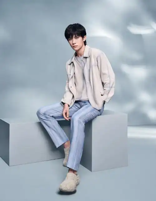 刘大锤说易烊千玺身高175#易烊千玺全身照合集身姿优越挺拔!