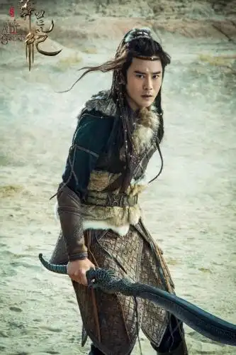 记者:想问一下,陈亦飞老师,电视剧里面武打镜头还挺多的,会觉得不适应