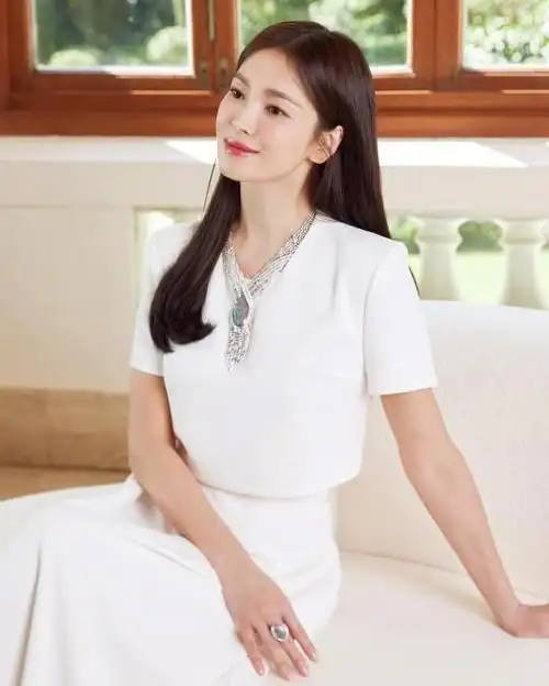 韩国女艺人宋慧乔sns发照展优雅魅力|宋慧乔|韩国女艺人|近照_新浪