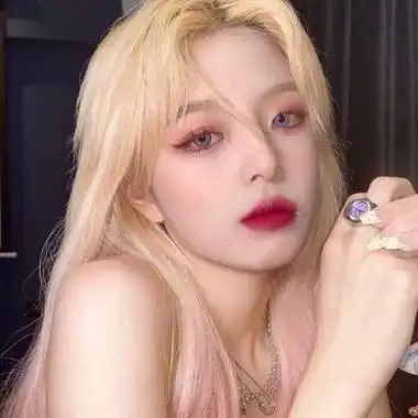 高清好看的时尚霸气女生图片头像