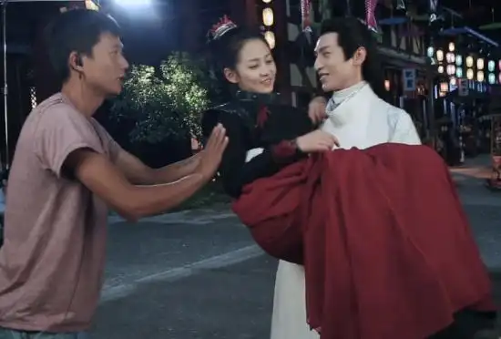 陈钰琪好心办坏事原本浪漫的公主抱但却被罗云熙和邹廷威嫌弃了