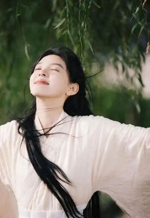 《狐妖小红娘》章若楠古装造型曝光,网友热议"白月光小青梅"