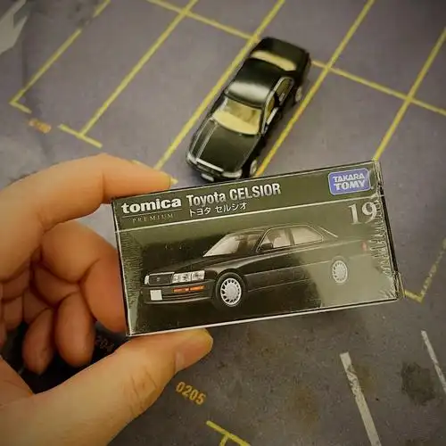 tomica新黑盒丰田celsior