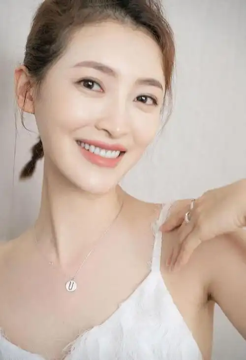 快乐女声2011冠军(2011快乐女声10强现状:段林希夺冠名不副实,杨洋成