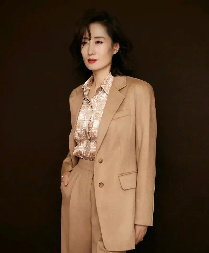 端庄大气的刘敏涛