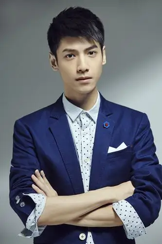 罗云熙俊朗西装写真阳光贵气鲜味十足