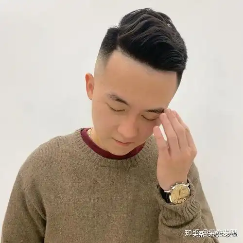 第1款:两边铲背头发型