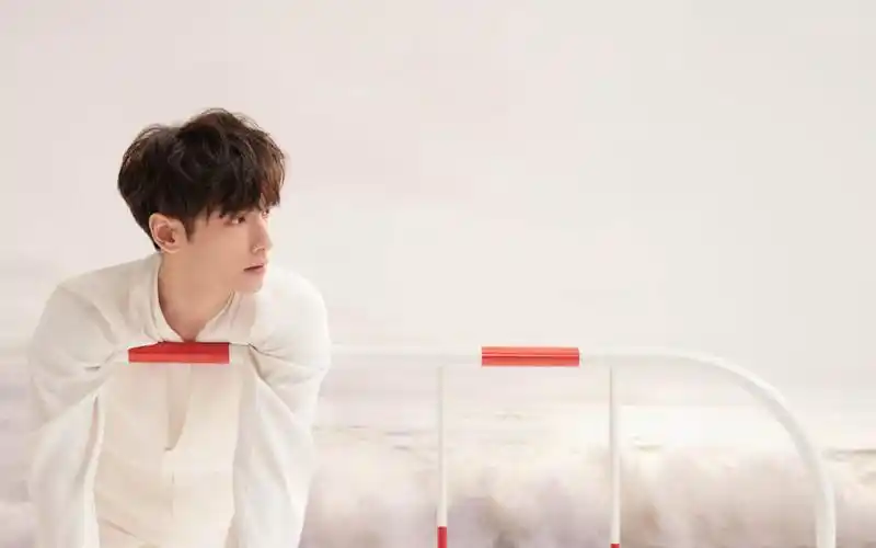 罗云熙干净帅气壁纸_超好看罗云熙壁纸_明星图片_精品库