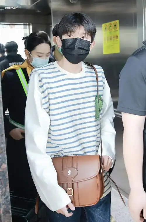 王源出发巅峰盛典##王源机场