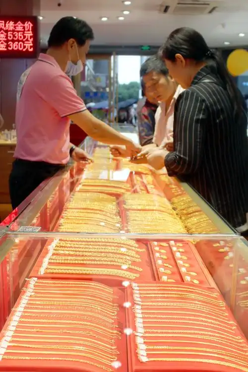 苏州龙凤金店"黄金周"里黄金热