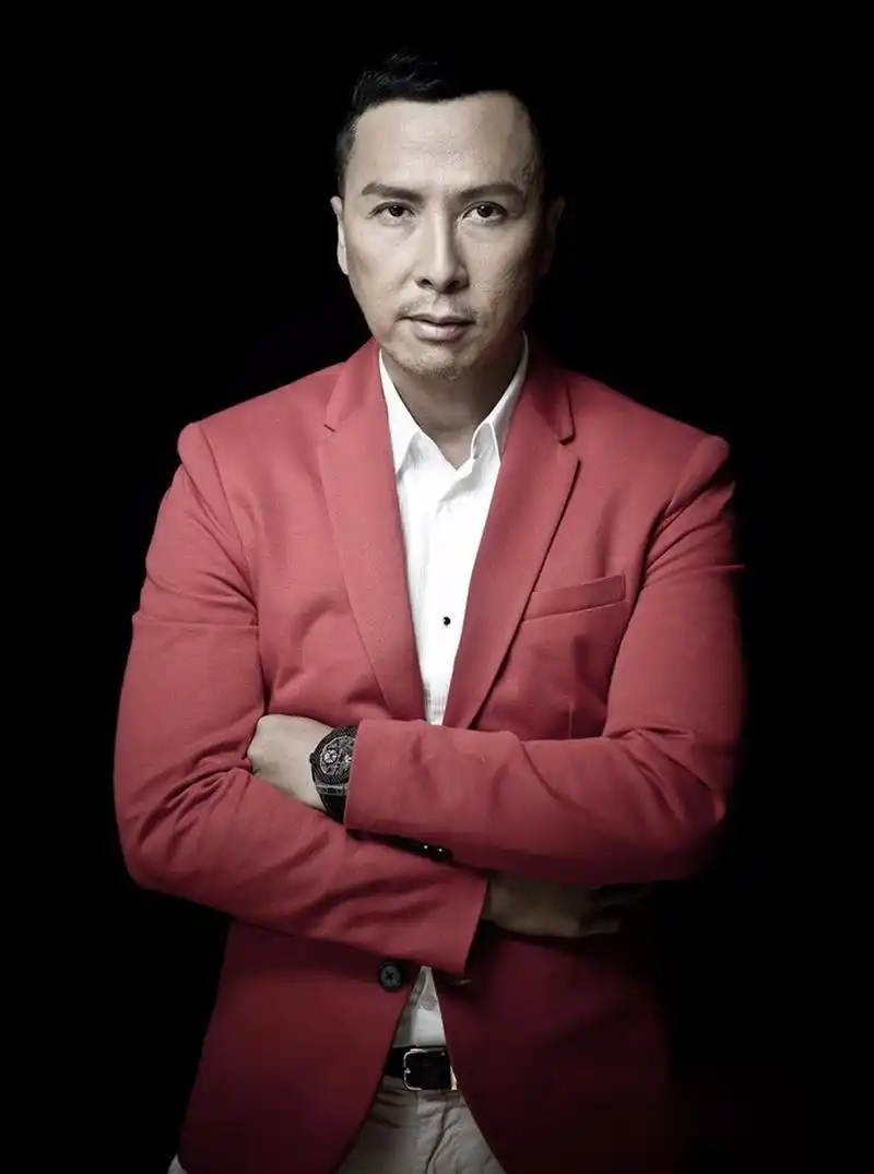 时尚达人甄子丹的封面秀,明明可以靠颜值却偏偏要练功夫