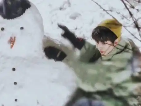 好怀念那个时候的小凯啊~还能在看到一次堆雪人的王俊凯吗!