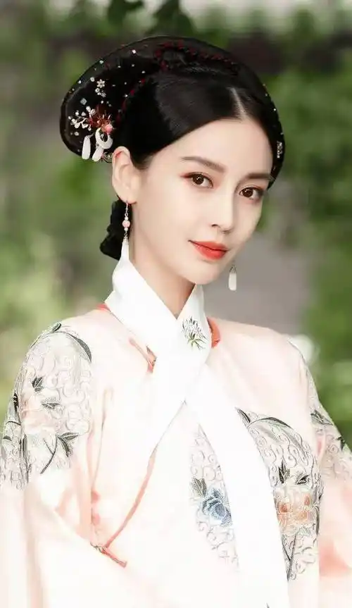 女星清宫服杨幂典雅杨颖清丽关晓彤卡哇伊她很霸气