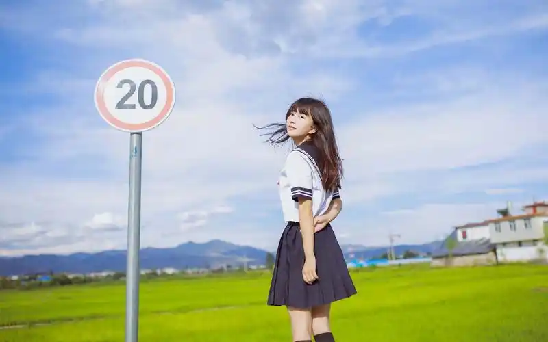 水手制服少女户外清新写真图片壁纸