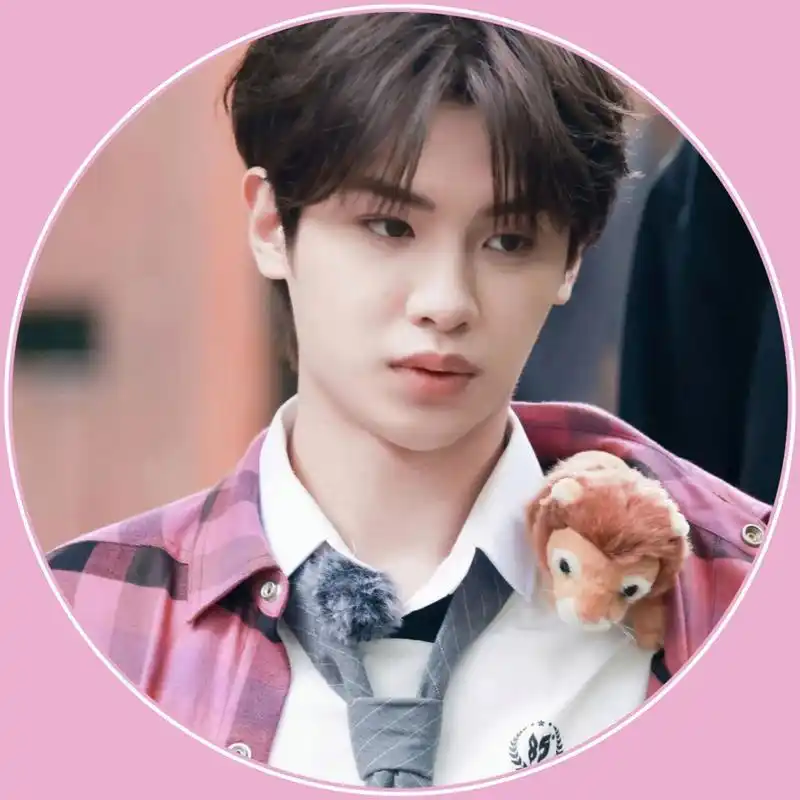 甜妹会喜欢的黄明昊圆框头像