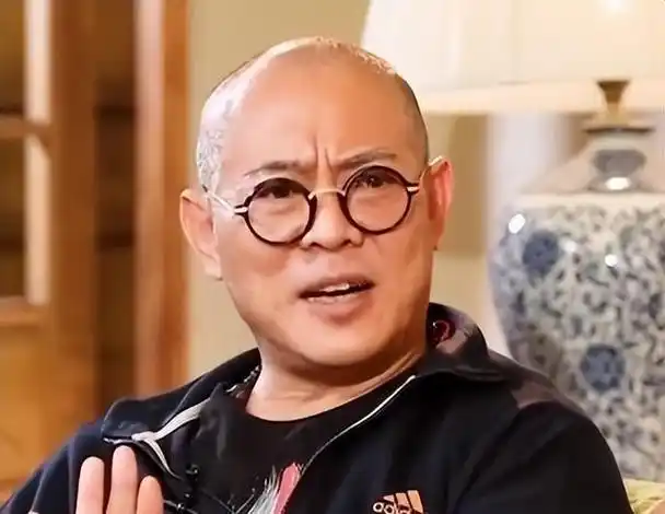 成龙70岁近照曝光引关注