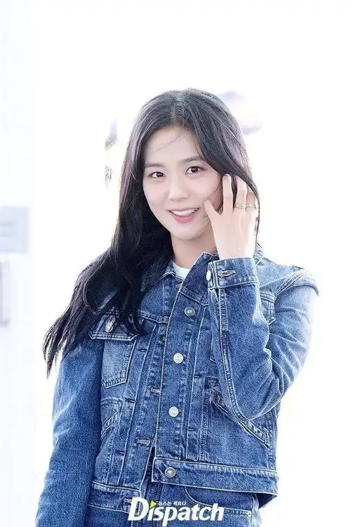 金智秀出发生图照～姐姐明媚的笑容飘进心里去啦#kpop艺人巴黎看秀