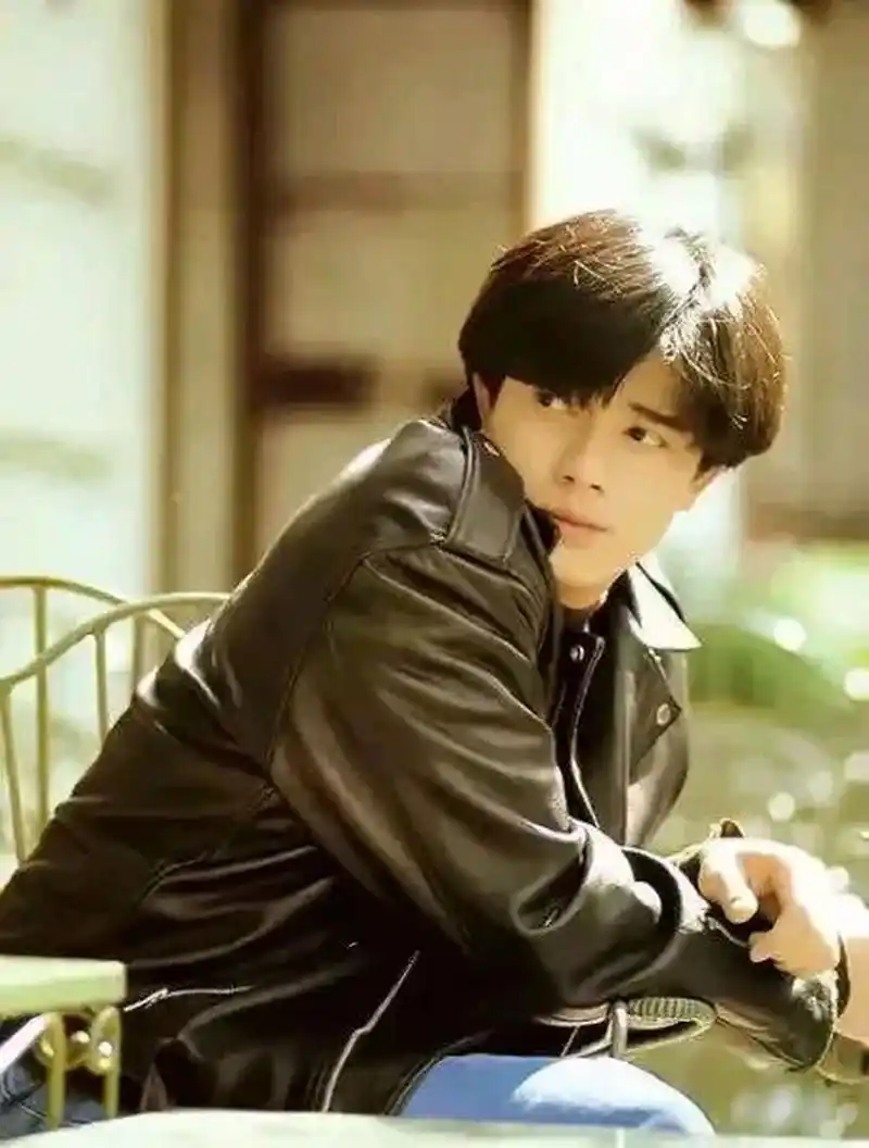 亚洲舞王郭富城,年轻时真是俊俏无比,个子不高,但穿搭很好,年轻时候的