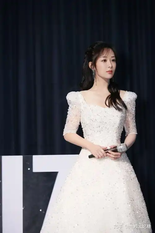 杨紫未解之谜她红毯造型为啥永远是一字肩丸子头