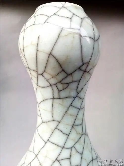 宋官窑金丝铁线蒜头瓶