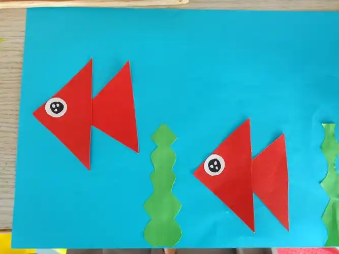 金色摇篮幼儿园小班手工作品——小鱼