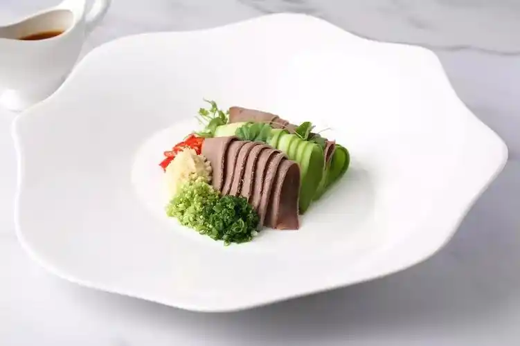 一盘好的凉菜离不开一个好的摆盘