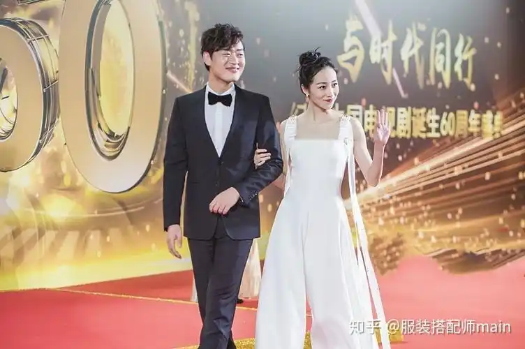 奚梦瑶t台白衣气场足韩雪不惧身高差穿同款气质好到没话说