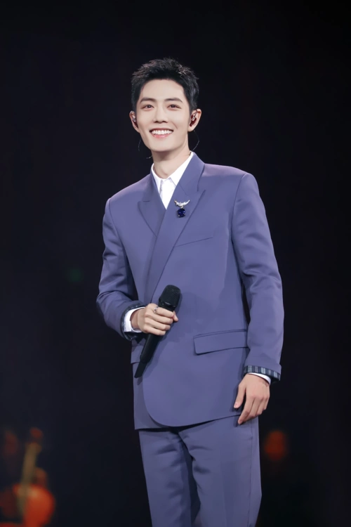 肖战的西装穿搭太帅了搭配衬衫仿若贵公子搭配中领t恤慵懒随性