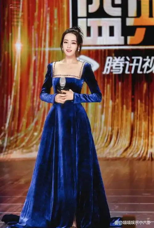 迪丽热巴红毯造型礼服!