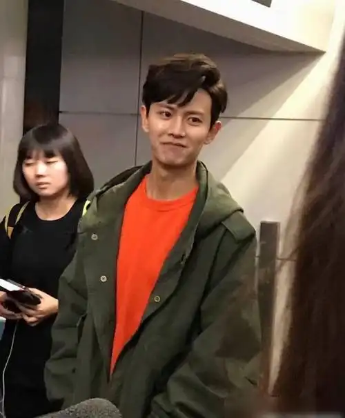 任嘉伦素颜照被曝光,粉丝:我要出坑了!_网易订阅