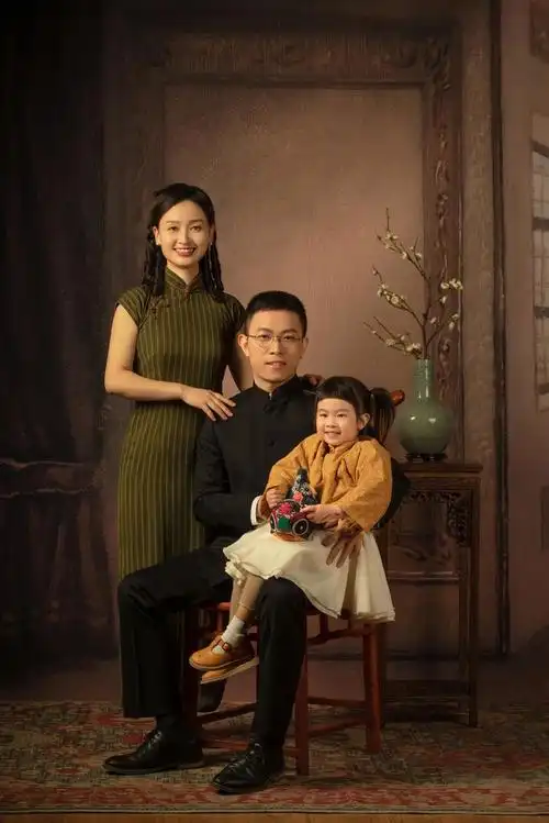 无问西东 — 全家福|全国三人照相馆-中国婚博会官网